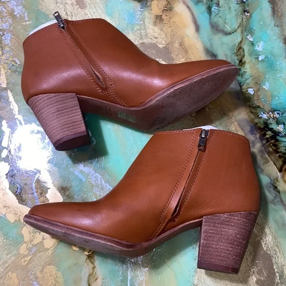 Madewell “The Billie Boot in Leather” English Saddle Color - Picture 3 of 11